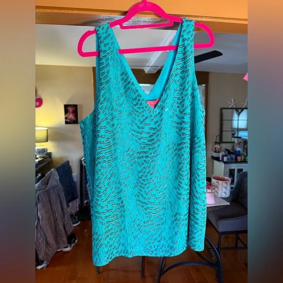Lilly Pulitzer NWT Size XL Stunning Blue Patterned Sleeveless V-Neck Blouse Top - Picture 8 of 9